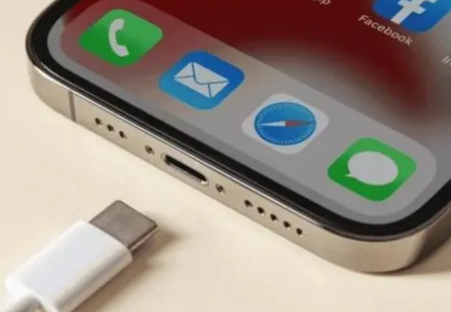 利辛苹果15维修分享iPhone15改USB-C接口后能和安卓用户互借充电器吗 